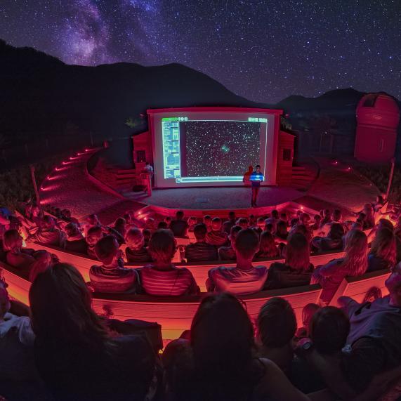 Lluna plena amb fons negre