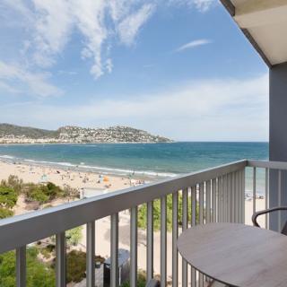 Terrasse avec vue sur la mer Hotel Marítim Roses Costa Brava