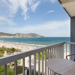 Terraza con vistas al mar Hotel Marítim Roses Costa Brava