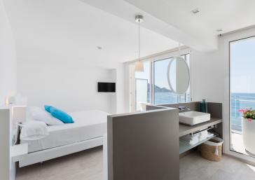 Habitació doble amb llit amb vista a la mar a l'Hotel Marítim