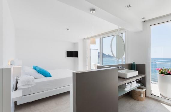 Habitació doble amb llit amb vista a la mar a l'Hotel Marítim