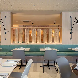 Terraza cocktail vistas al mar Hotel Marítim Roses Costa Brava