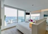 Cama con vistas al mar en Hotel Marítim