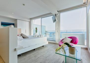 Habitación premium con parquet en Hotel Marítim