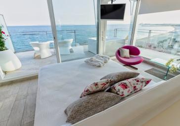 Habitación con cama con vistas panorámicas al mar Hotel Marítim