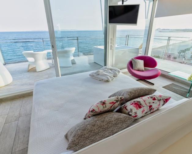 Habitación con cama con vistas panorámicas al mar Hotel Marítim