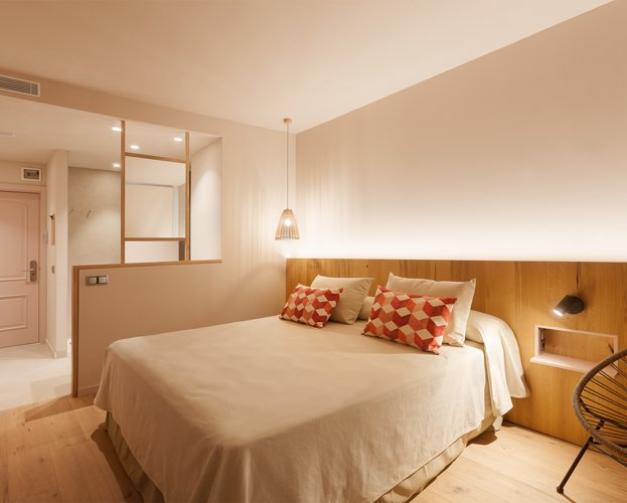 Chambre avec parquet à l'hôtel Marítim