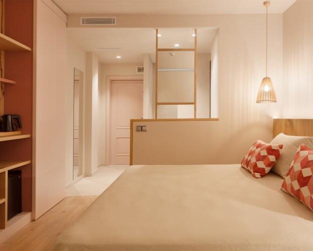 Chambre décloisonnée avec parquet à l'Hotel Marítim