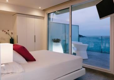 Habitación con cama doble con vistas en Hotel Marítim de Roses