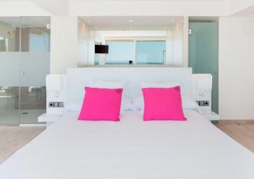 Cama doble Habitación Panoramic Premium en Hotel Marítim