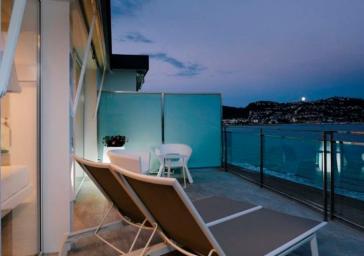 Habitación con hamacas en terraza con vistas en Roses