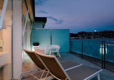 Habitació amb hamaques a terrassa amb vistes a Roses