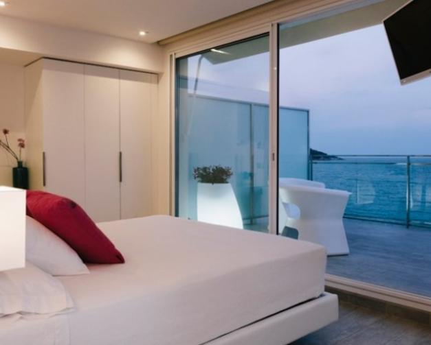 Habitación con cama doble con vistas en Hotel Marítim de Roses