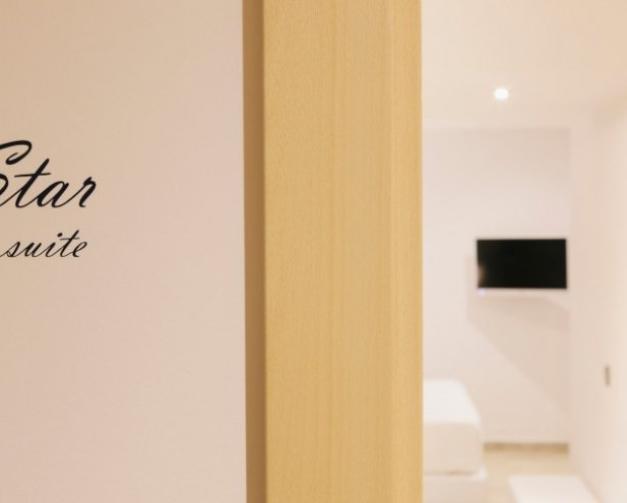 Porte de la chambre Star Suite de l'hôtel Marítim