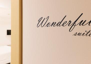 Puerta habitación Wonderful suite Hotel Marítim
