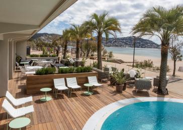 Piscina exterior climatitzada davant de mar Hotel Marítim Roses Costa Brava